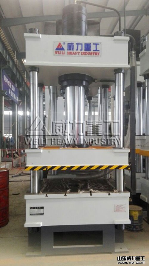 200吨四柱液压机