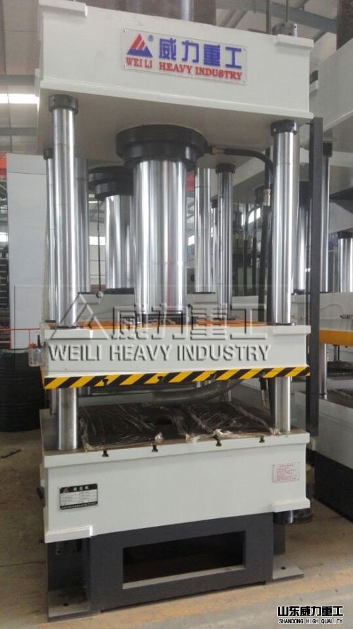 200吨四柱液压机