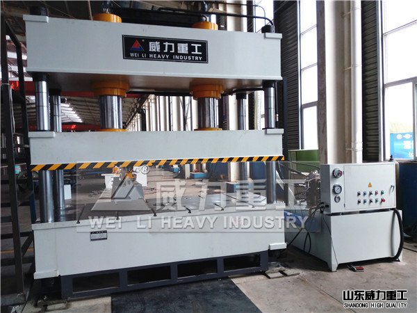 500吨四柱液压机安装现场