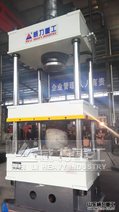 三梁四柱液压机实物展示