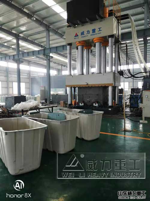 2000吨复合材料成型液压机