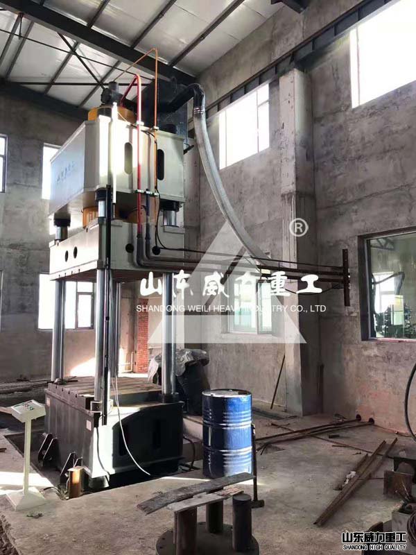 四柱伺服液压机客户现场图片