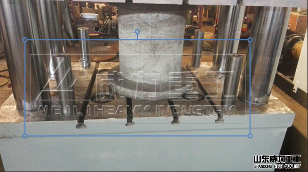 500吨液压垫拉伸四柱液压机的工作台